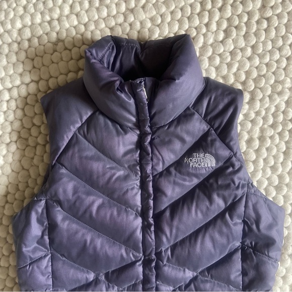 The North Face Women's light plum color Puffer Vest - Picture 4 of 17